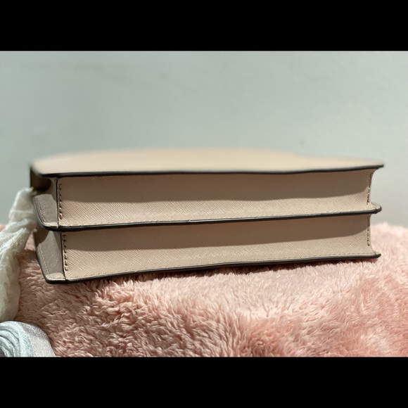 MICHAEL KORS Daniela Large Saffiano Leather Crossbody Bag - Picture 4 of 7